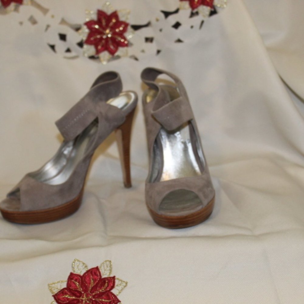 Pelle Moda Gray Suede Pumps